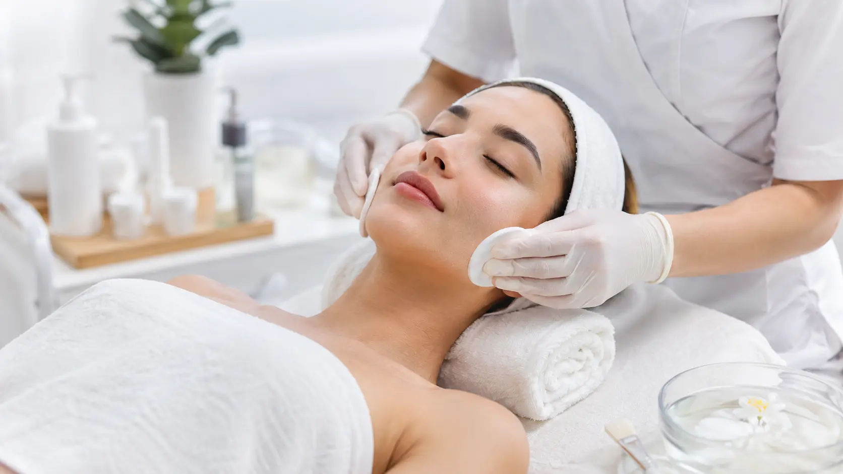 فیشیال و پاکسازی پوست