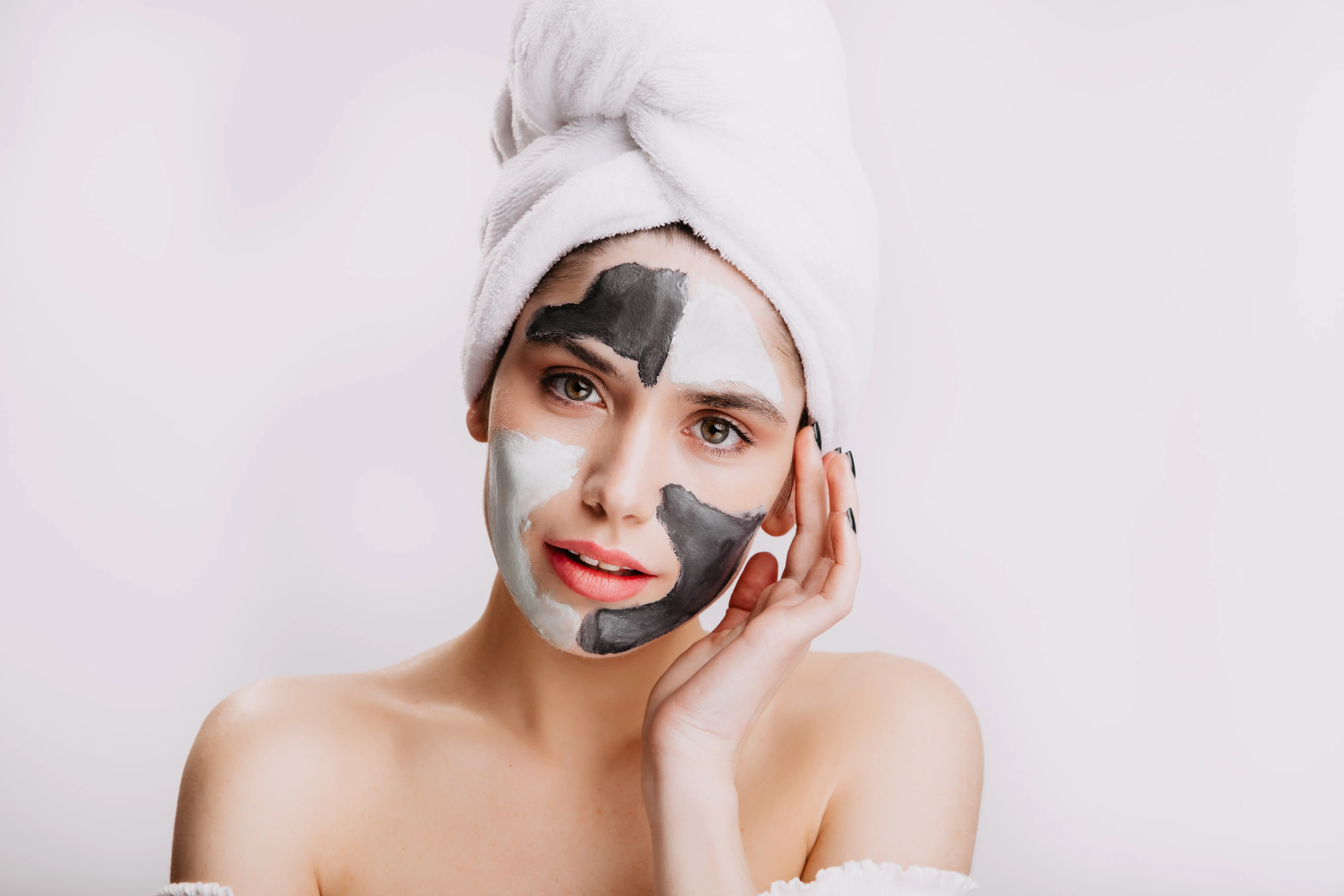 کربن تراپی چیست؟ بررسی کامل فواید، کاربردها، مراحل انجام و عوارض کربن تراپی صورت